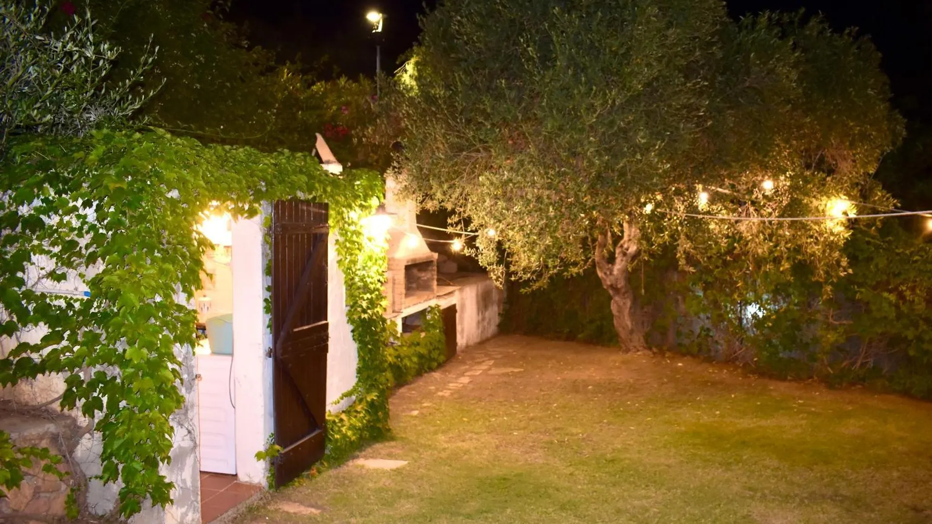 Villa Stella, With Garden, Five Minutes From The Beach Torre delle Stelle 0*,