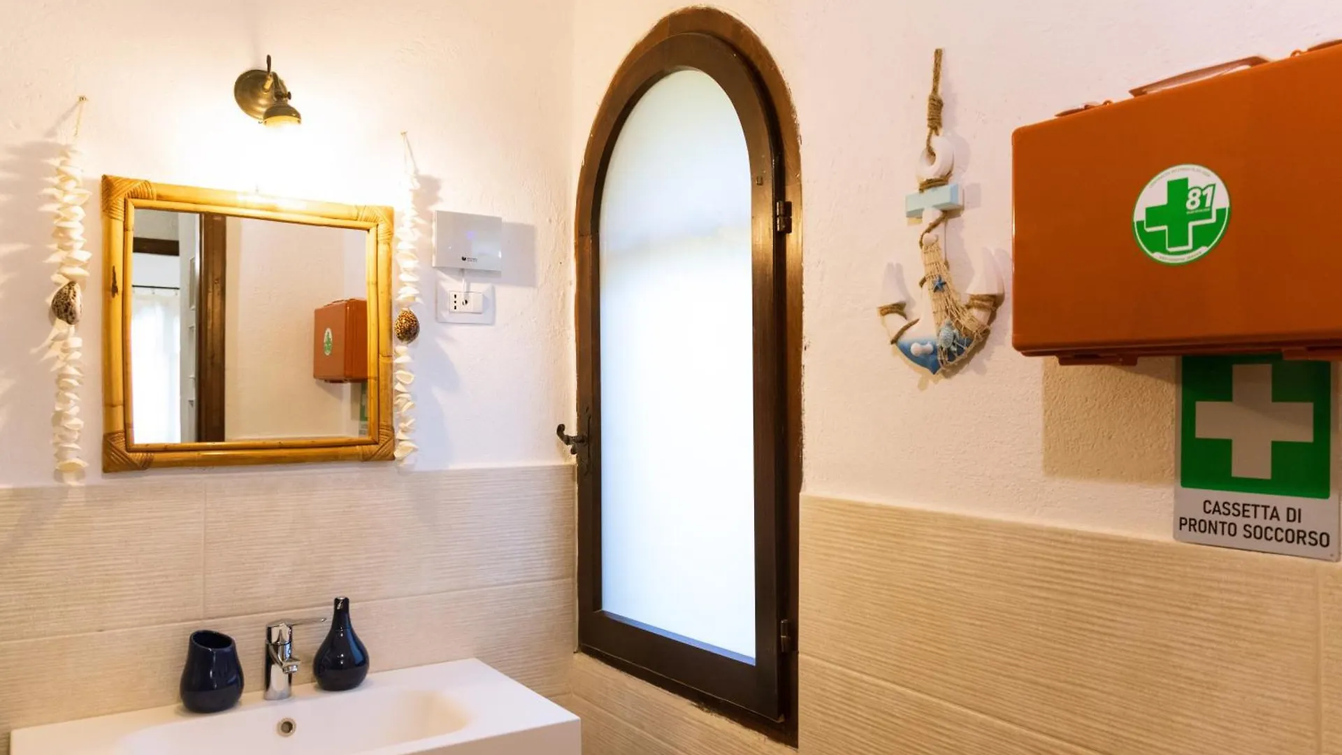 טורה דלה סטלה Villa Stella, With Garden, Five Minutes From The Beach בית נופש